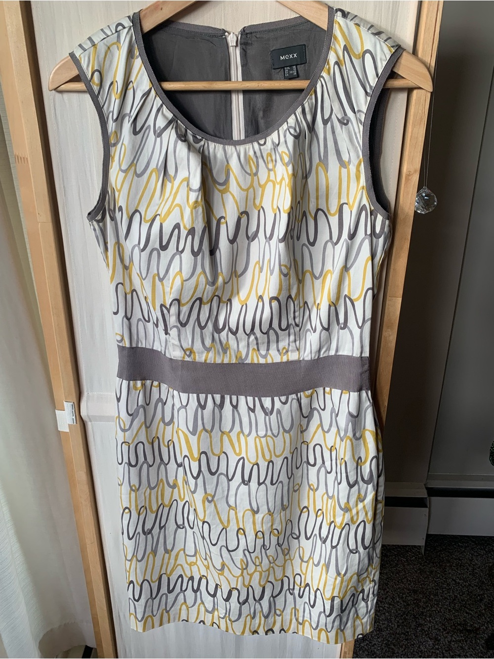 Mexx Sleeveless Contemporary Dress with Abstract Lines in Yellow and Gray Small